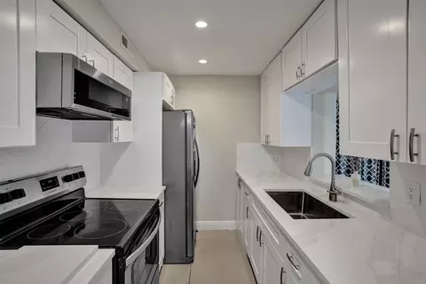 7208 NW 63rd St, Tamarac, FL 33321