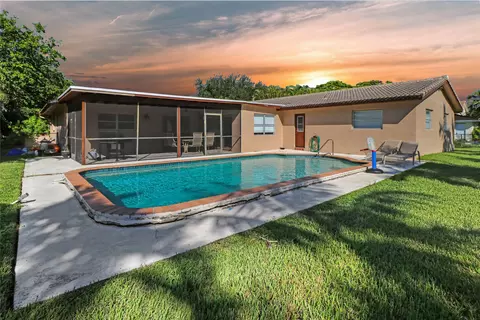 2425 NW 115th Dr, Coral Springs, FL 33065 photo 2