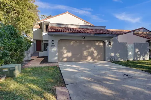2885 Begonia Way, Hollywood, FL 33026