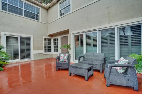 11070 Nautilus Dr, Hollywood, FL 33026