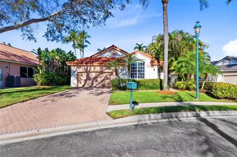 1420 Lacosta Dr, Pembroke Pines, FL 33027