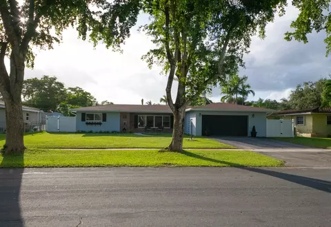 381 SW 55th Ave, Plantation, FL 33317