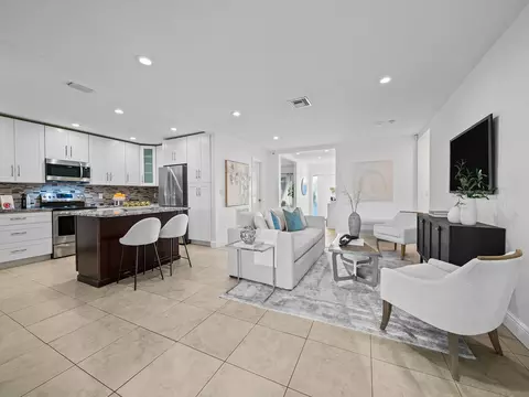 318 SW 33rd Ave, Deerfield Beach, FL 33442