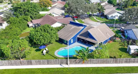 9470 NW 43rd St, Sunrise, FL 33351