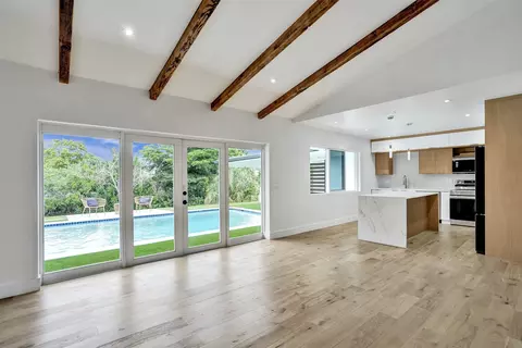 7609 NW 40th St, Coral Springs, FL 33065