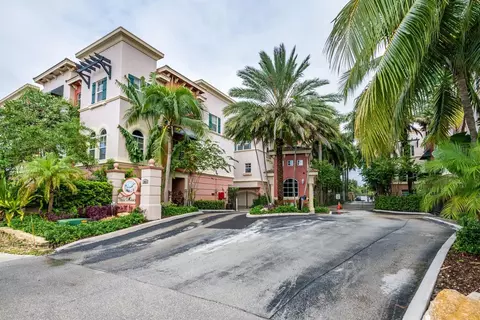 1033 NE 17th Way #103, Fort Lauderdale, FL 33304