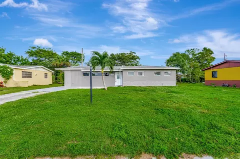 5205 45th St, West Palm Beach, FL 33407