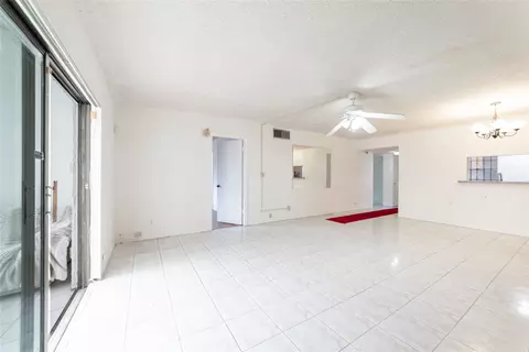 4211 NW 41st St #201, Lauderdale Lakes, FL 33319