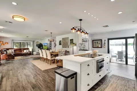 1695 NW 42nd St, Oakland Park, FL 33309