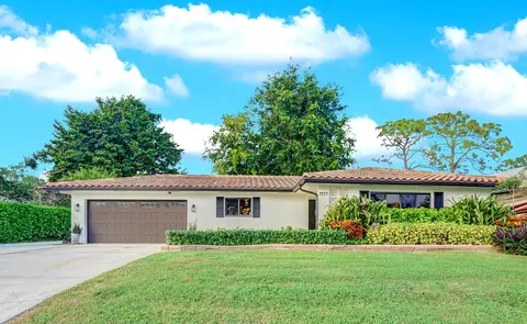 7277 Oakmont Dr, Greenacres, FL 33467