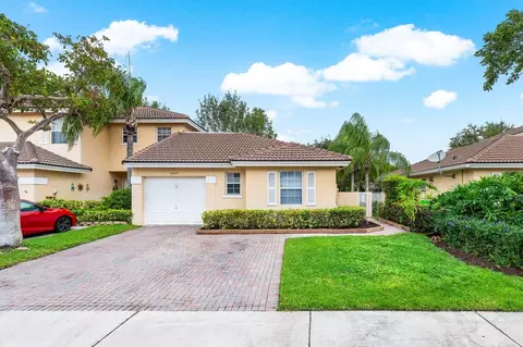 8947 NW 53rd St, Sunrise, FL 33351