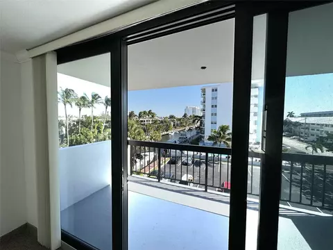 4800 Bayview Dr #406, Fort Lauderdale, FL 33308
