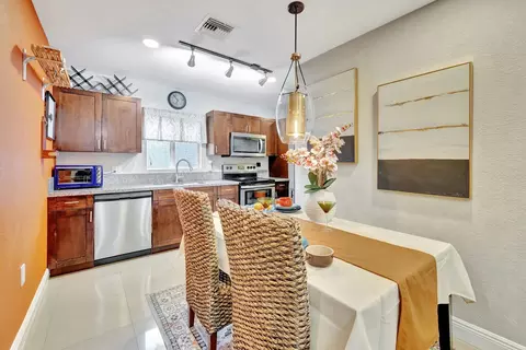 2589 NE 13th Ter, Pompano Beach, FL 33064