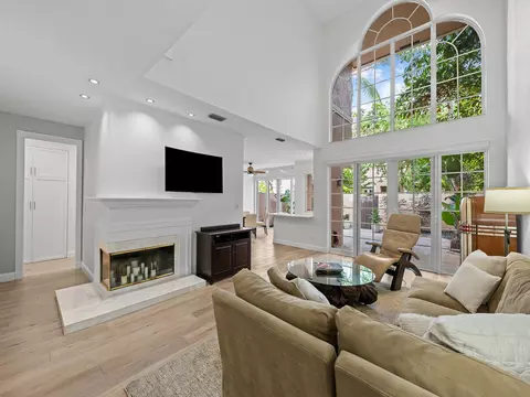200 NE 14th Ave #2, Fort Lauderdale, FL 33301