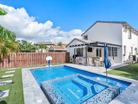 2160 NW 190th Ave, Pembroke Pines, FL 33029