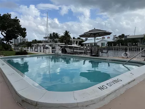 2820 NE 30th St #4, Fort Lauderdale, FL 33306