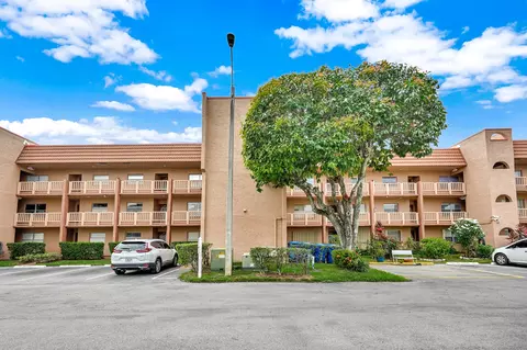 9681 Sunrise Lakes Blvd #304, Sunrise, FL 33322