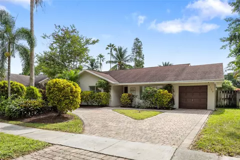 9120 NW 15th St, Plantation, FL 33322