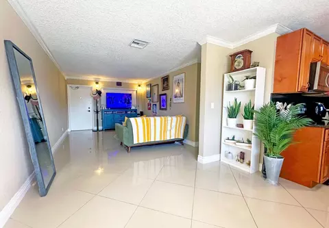 941 Crystal Lake Dr #209, Pompano Beach, FL 33064