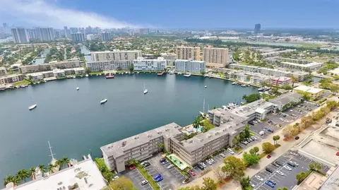 2200 Diana Dr #309, Hallandale Beach, FL 33009