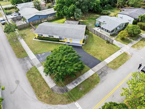 1800 SW 10th Ct, Fort Lauderdale, FL 33312
