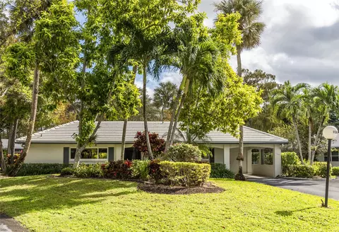 1130 W Cypress Dr #V-16, Pompano Beach, FL 33069