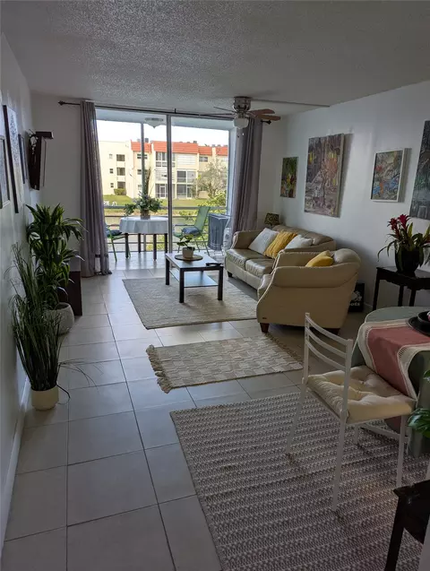 3001 Sunrise Lakes Dr #207, Fort Lauderdale, FL 33322