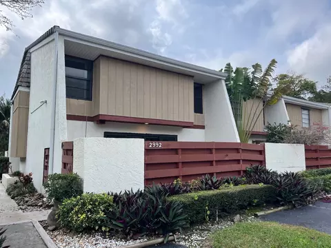 2992 Lakewood Ln #328, Hollywood, FL 33021