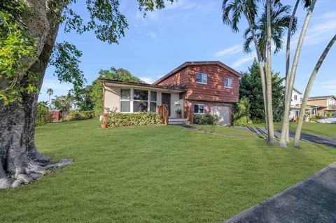7541 NW 1st St, Pembroke Pines, FL 33024