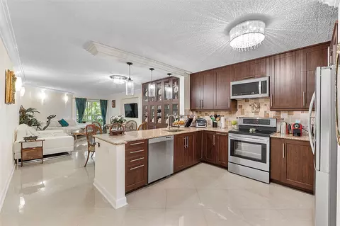 961 SE 20th Ave #202, Deerfield Beach, FL 33441