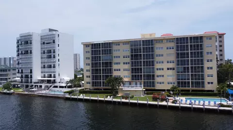 615 N Riverside Dr #704, Pompano Beach, FL 33062
