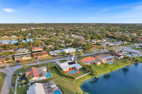 915 NW 133rd Ave, Sunrise, FL 33325