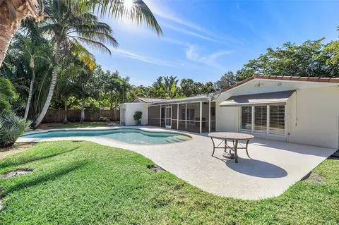 860 SW 69th Ter, Plantation, FL 33317