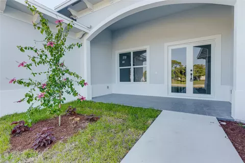 1070 SW Del Rio Blvd, Port Saint Lucie, FL 34953