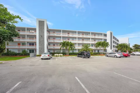 2012 Westbury F #2012, Deerfield Beach, FL 33442