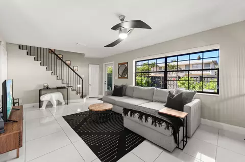 608 NE 29th Dr #1, Wilton Manors, FL 33334