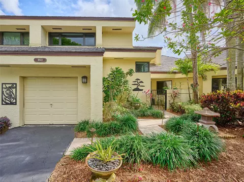 352 NW 94th Ter, Plantation, FL 33324