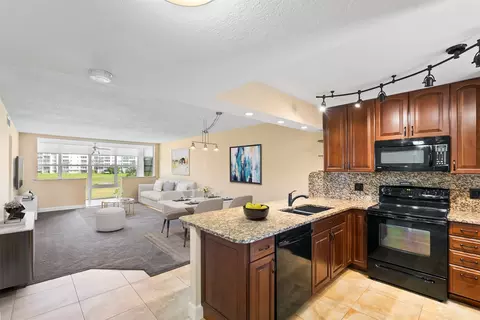 2651 S Palm Aire Dr #202, Pompano Beach, FL 33069