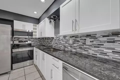 9111 NW 83rd St, Tamarac, FL 33321