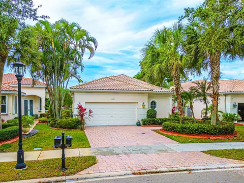 2555 Bay Pointe Dr, Weston, FL 33327