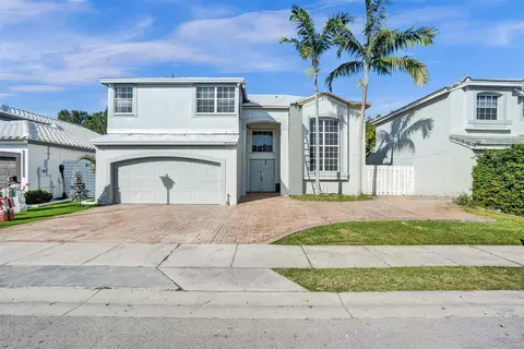 10351 SW 9th Ln, Pembroke Pines, FL 33025