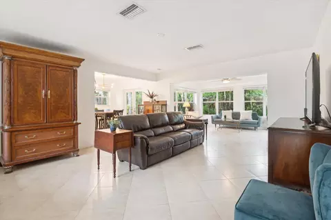 4340 NE 19th Ave, Oakland Park, FL 33308