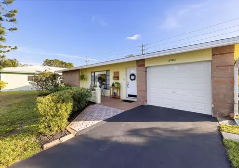 8902 NW 70 St, Tamarac, FL 33321