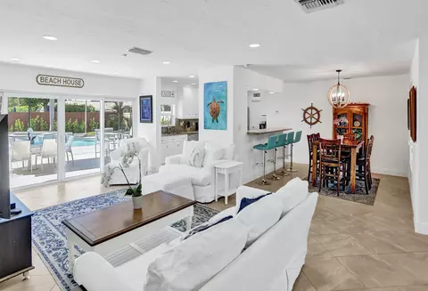 70 SE 10th St, Pompano Beach, FL 33060