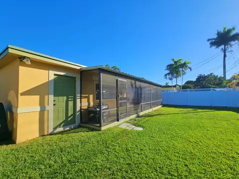 9420 SW 52nd Pl, Cooper City, FL 33328