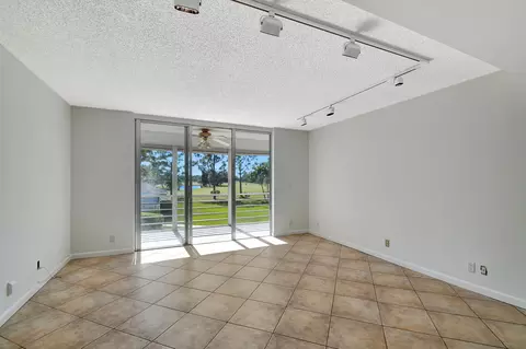 6850 N 10th Ave #209, Greenacres, FL 33467
