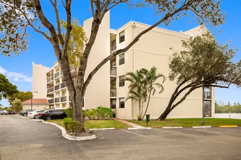 118 Lake Emerald Dr #110, Oakland Park, FL 33309