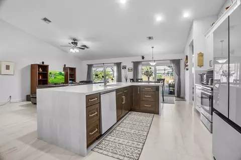 9925 NW 52nd St, Coral Springs, FL 33076