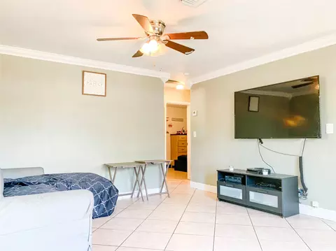 6260 NW 14th St, Sunrise, FL 33313