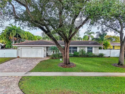7451 NW 7th Ct, Plantation, FL 33317